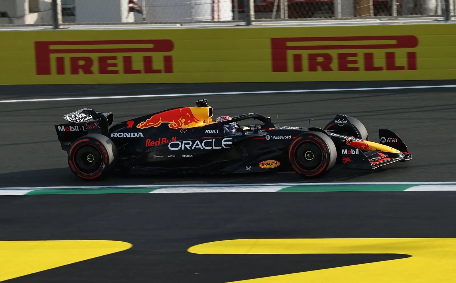 Teori Alex Albon tentang Mengapa Junior Red Bull Sulit Berprestasi di Tim Senior